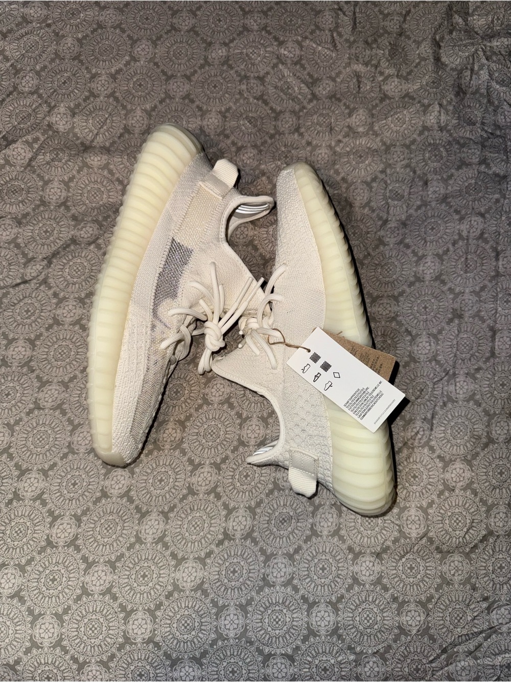 Yeezy Boost 350 V2 Off-White / Cream Sneakers - Picture 4 of 10